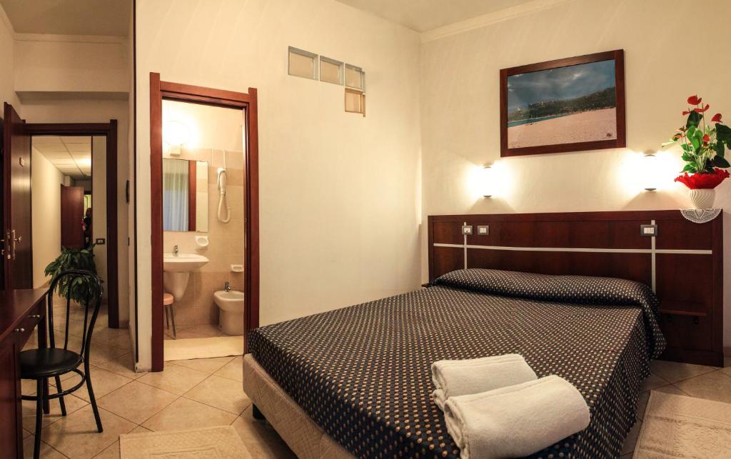 Hotel La Terrazza Кальяри Номер фото