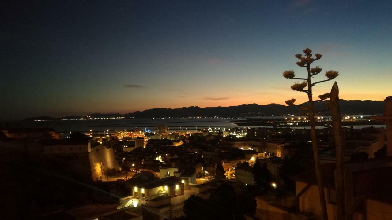 Hotel La Terrazza Кальяри Экстерьер фото