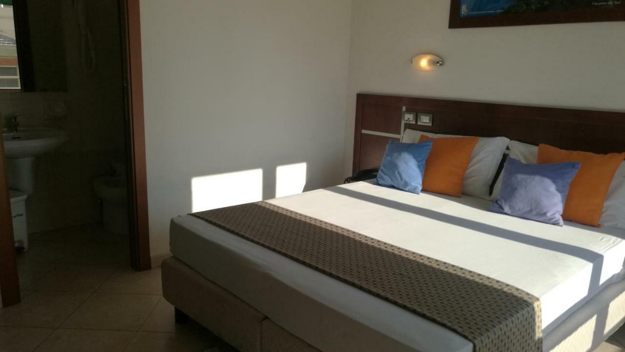 Hotel La Terrazza Кальяри Экстерьер фото