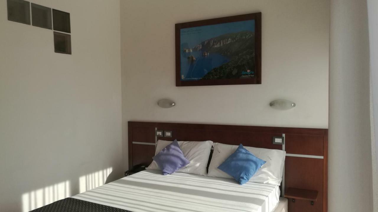 Hotel La Terrazza Кальяри Экстерьер фото